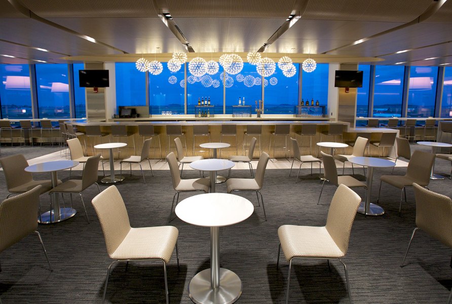 United Airlines Club At Boston Logan International Airport (BOS) | PGAL